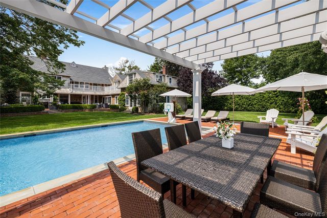 92 Beach Lane, Westhampton Beach, NY 11978