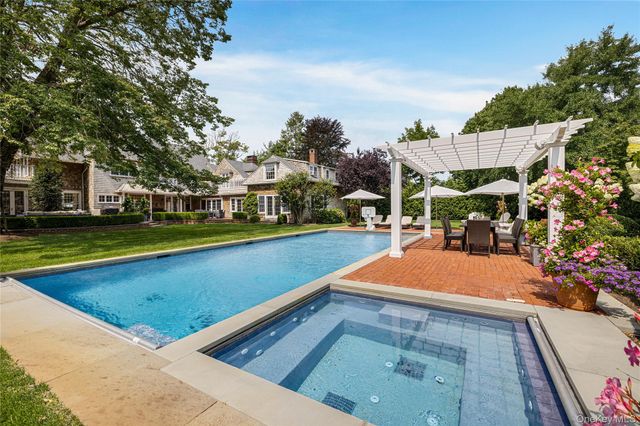 92 Beach Lane, Westhampton Beach, NY 11978