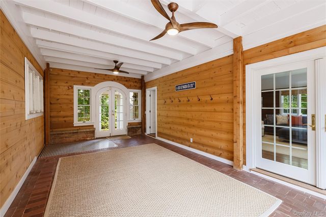 92 Beach Lane, Westhampton Beach, NY 11978