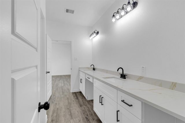 401 E Martin Luther King Blvd B, Willis, TX 77378