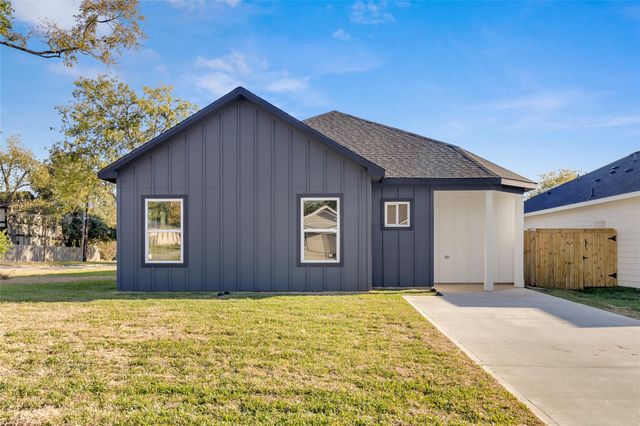 401 E Martin Luther King Blvd B, Willis, TX 77378