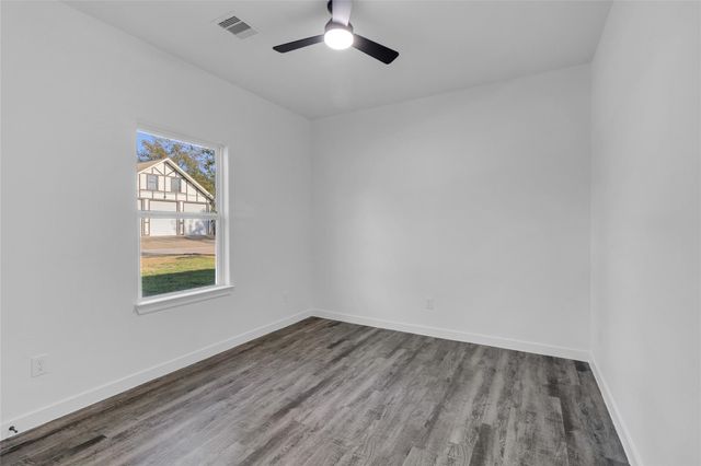 401 E Martin Luther King Blvd B, Willis, TX 77378