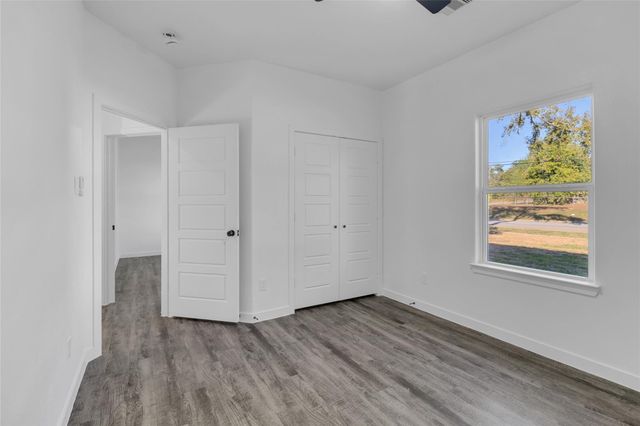 401 E Martin Luther King Blvd B, Willis, TX 77378