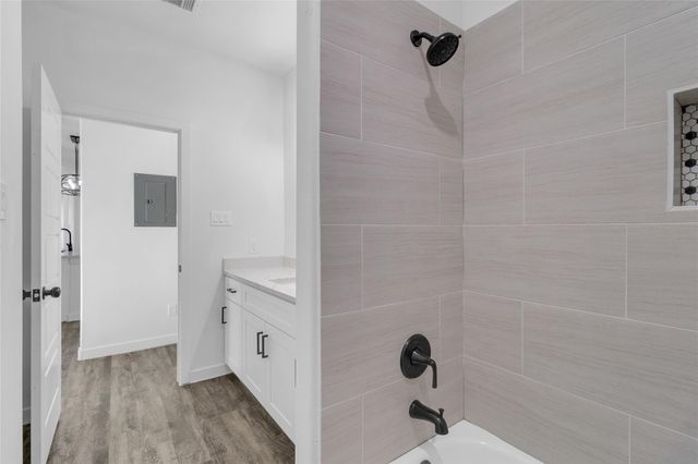 401 E Martin Luther King Blvd B, Willis, TX 77378