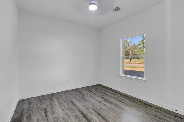 401 E Martin Luther King Blvd B, Willis, TX 77378