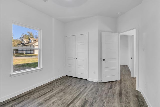 401 E Martin Luther King Blvd B, Willis, TX 77378