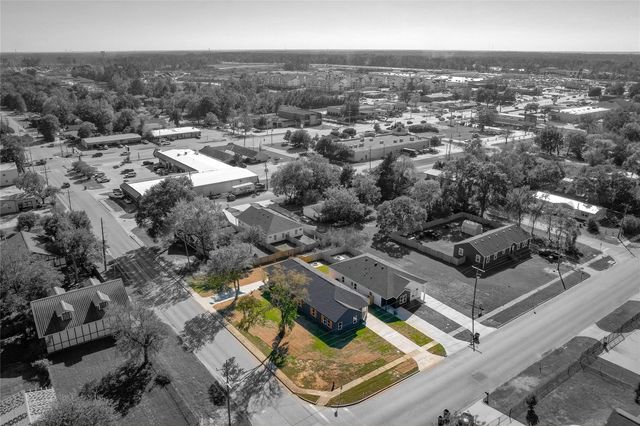 401 E Martin Luther King Blvd B, Willis, TX 77378