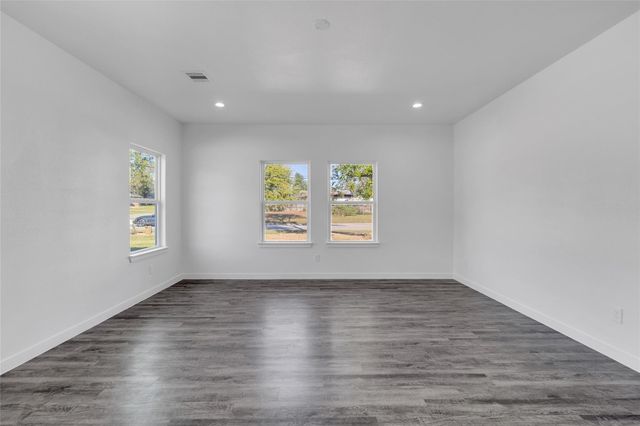 401 E Martin Luther King Blvd B, Willis, TX 77378