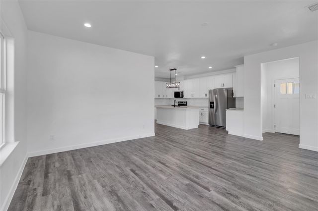 401 E Martin Luther King Blvd B, Willis, TX 77378