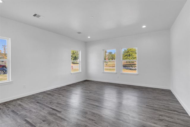 401 E Martin Luther King Blvd B, Willis, TX 77378