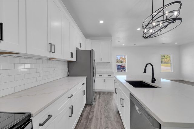 401 E Martin Luther King Blvd B, Willis, TX 77378