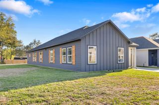 401 E Martin Luther King Blvd B, Willis, TX 77378