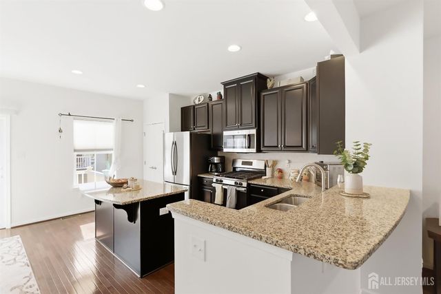 302 Bayside Court, South Amboy, NJ 08879