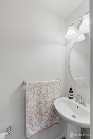 302 Bayside Court, South Amboy, NJ 08879