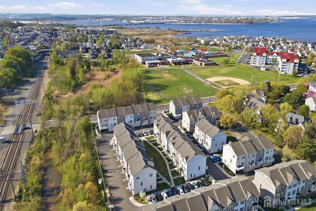 302 Bayside Court, South Amboy, NJ 08879