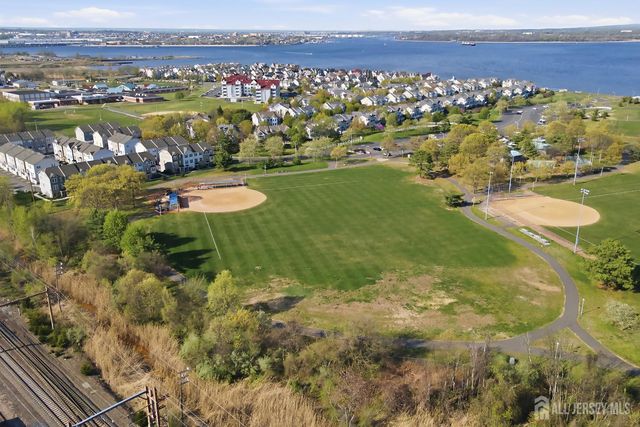 302 Bayside Court, South Amboy, NJ 08879