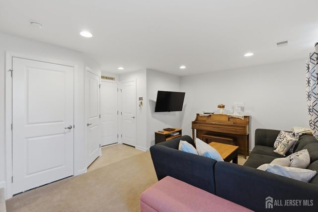 302 Bayside Court, South Amboy, NJ 08879