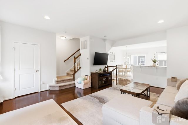 302 Bayside Court, South Amboy, NJ 08879