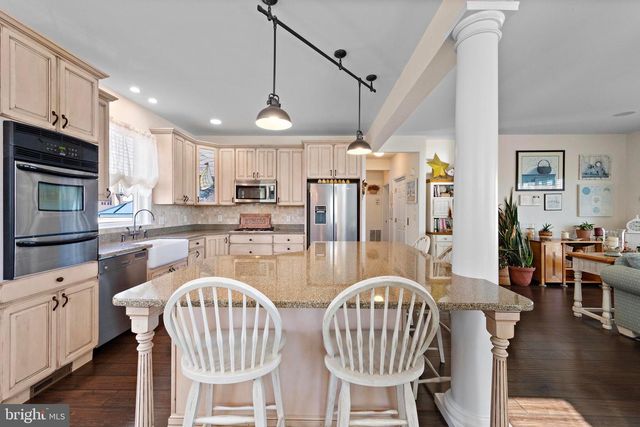 16 MARK DRIVE, Manahawkin, NJ 08050