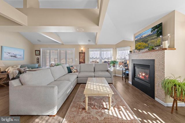 16 MARK DRIVE, Manahawkin, NJ 08050