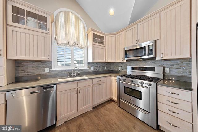 16 MARK DRIVE, Manahawkin, NJ 08050