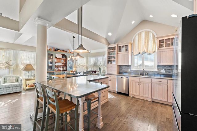 16 MARK DRIVE, Manahawkin, NJ 08050