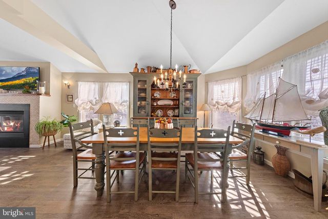 16 MARK DRIVE, Manahawkin, NJ 08050