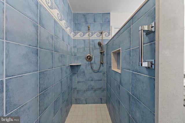 16 MARK DRIVE, Manahawkin, NJ 08050