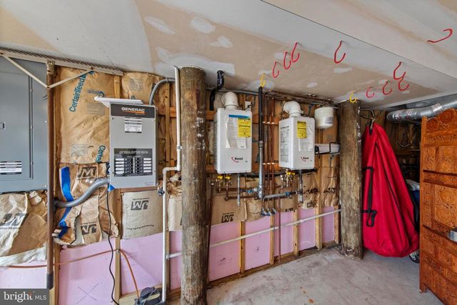 16 MARK DRIVE, Manahawkin, NJ 08050