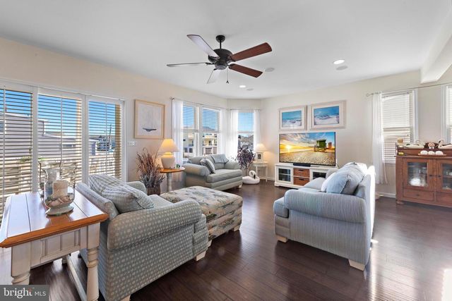 16 MARK DRIVE, Manahawkin, NJ 08050