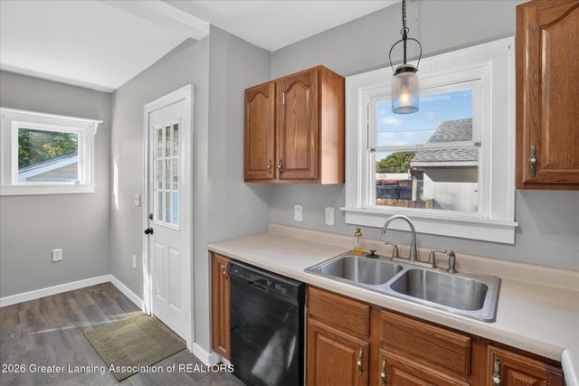 516 Fenton Street, Lansing, MI 48910