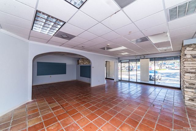 11800 WURZBACH RD, San Antonio, TX 78230