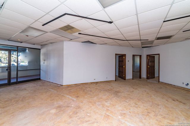 11800 WURZBACH RD, San Antonio, TX 78230