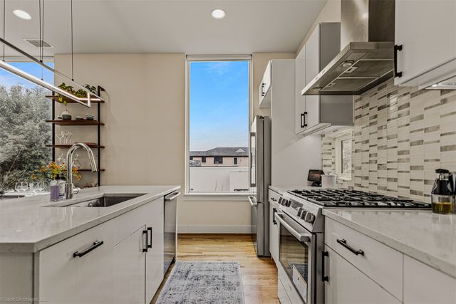 304 Mathey Court, Dallas, TX 75208