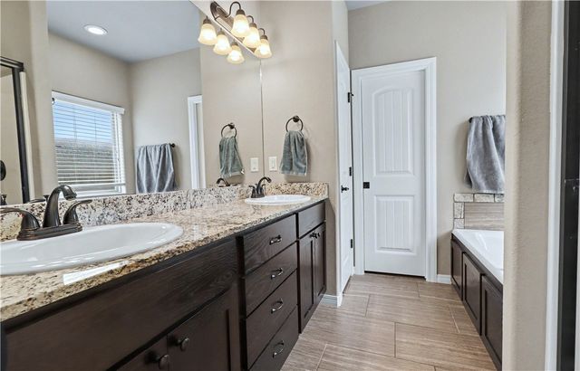 2860 Topaz Drive, Fayetteville, AR 72704