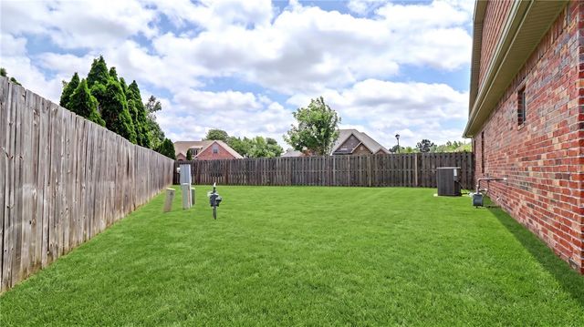 2860 Topaz Drive, Fayetteville, AR 72704