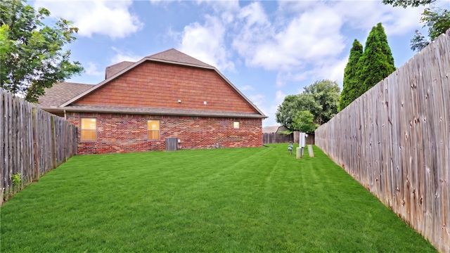2860 Topaz Drive, Fayetteville, AR 72704