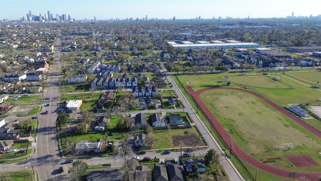 4008 Cortlandt Street, Houston, TX 77018