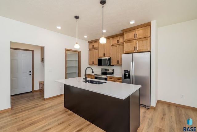 1501 E Carol St Street, Sioux Falls, SD 57104