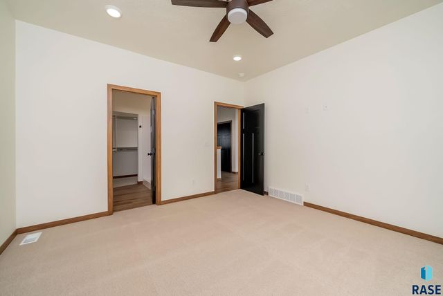 1501 E Carol St Street, Sioux Falls, SD 57104