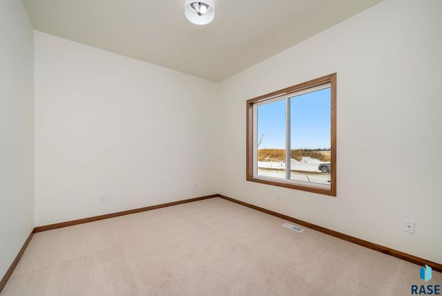 1501 E Carol St Street, Sioux Falls, SD 57104