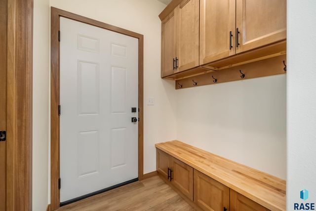 1501 E Carol St Street, Sioux Falls, SD 57104