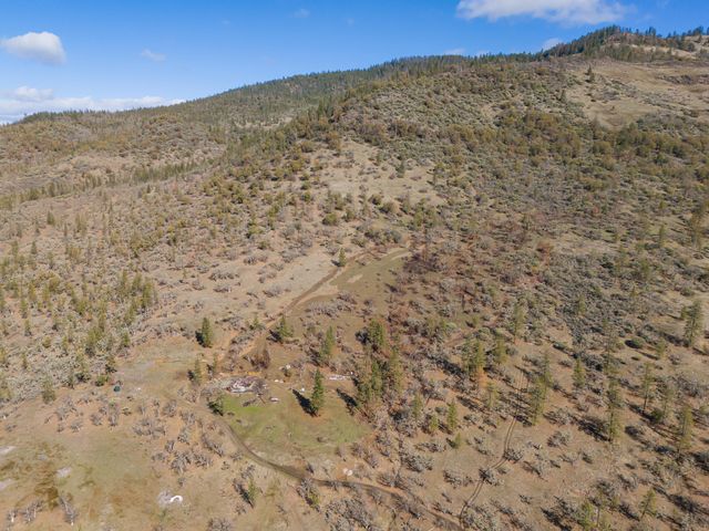 9463 E Antelope Road, Eagle Point, OR 97524