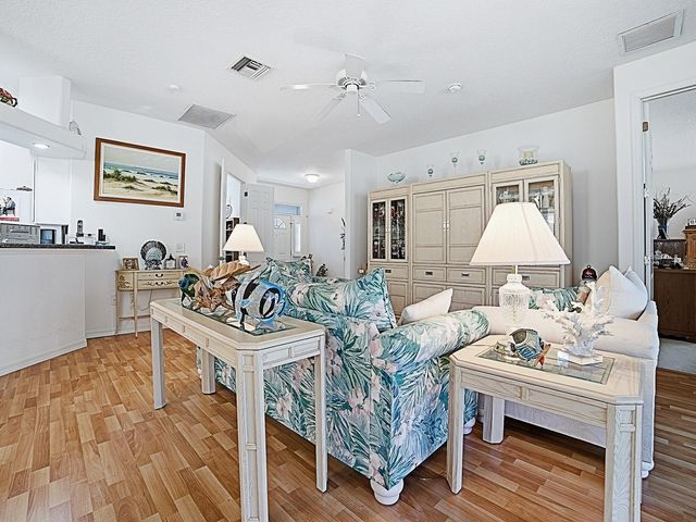 33122 MEADOW SIDE COURT, Leesburg, FL 34748