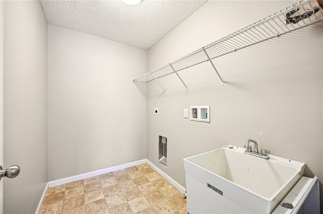 4076 Spicebush Drive, Tipp City, OH 45371