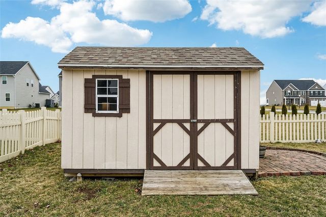 4076 Spicebush Drive, Tipp City, OH 45371