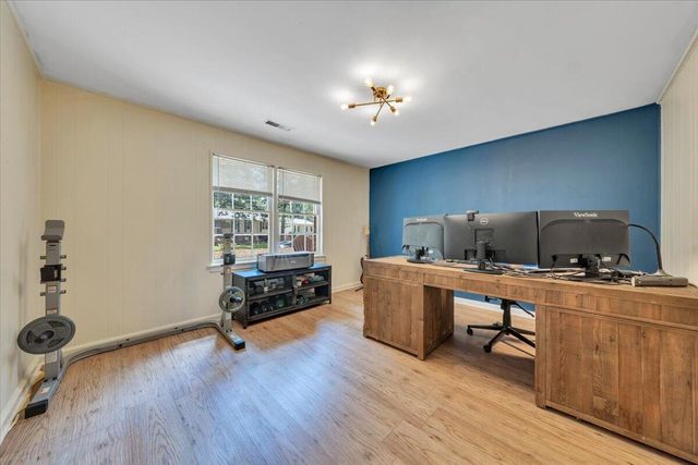 2750 White Pelican LN, Roanoke, VA 24018