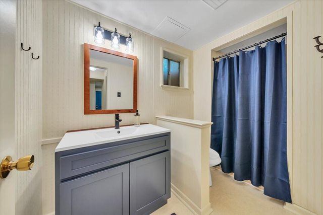 2750 White Pelican LN, Roanoke, VA 24018