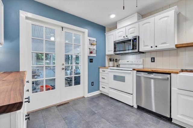 2750 White Pelican LN, Roanoke, VA 24018