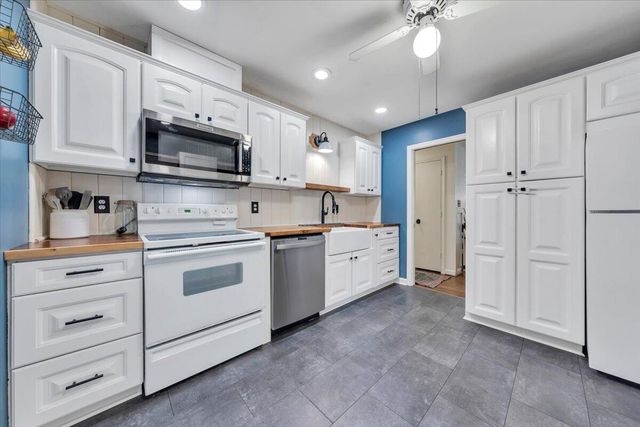 2750 White Pelican LN, Roanoke, VA 24018